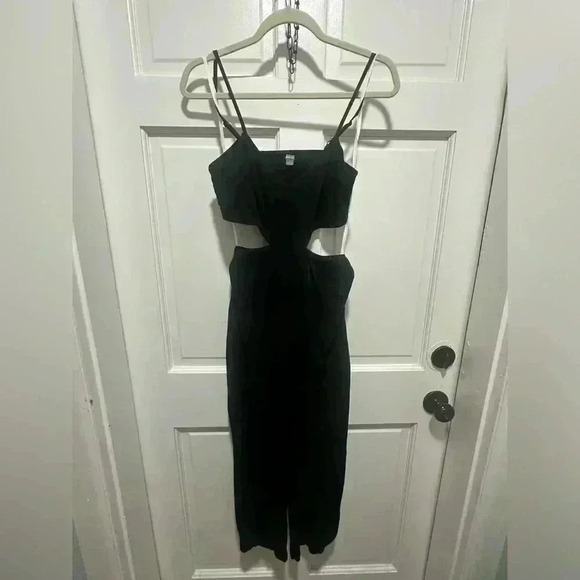 AERIE BLACK SIDE AND BACK CUTOUT B-NECK JUMPSUIT SIZE XS - Picture 3 of 5
